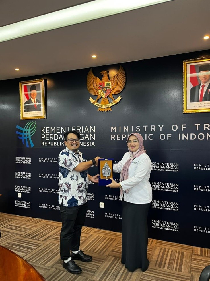 Implementasi Kebijakan Perdagangan Luar Negeri